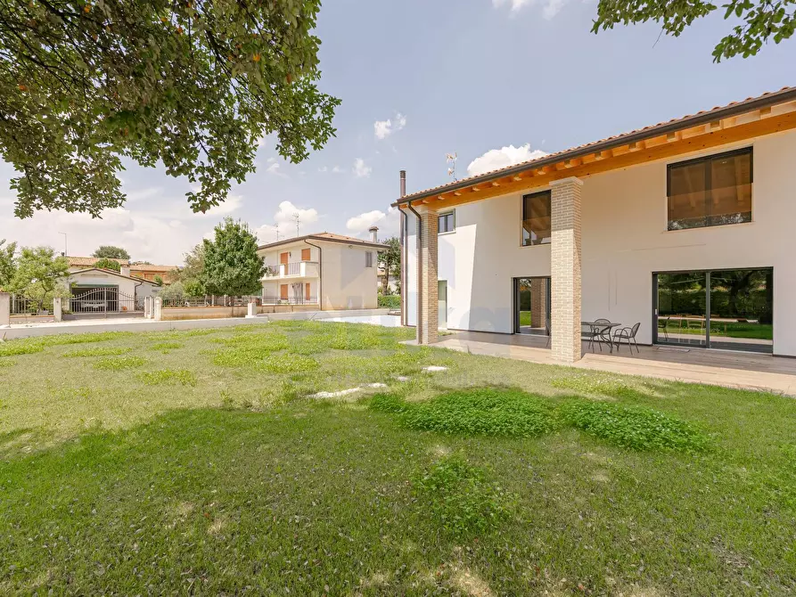 Immagine 19 di Villa in vendita  a Paese