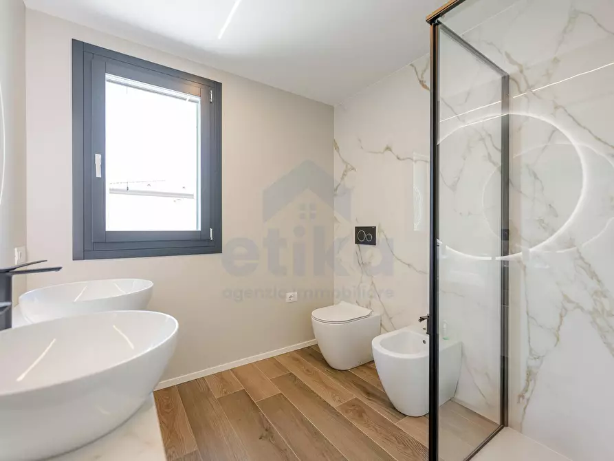 Immagine 10 di Villa in vendita  a Paese