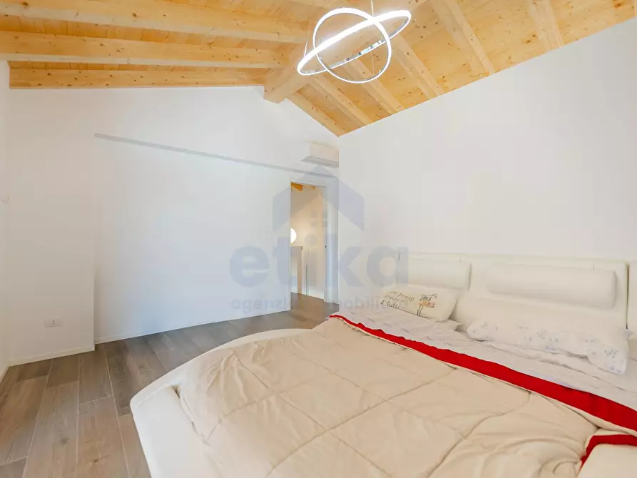 Immagine 8 di Villa in vendita  a Paese