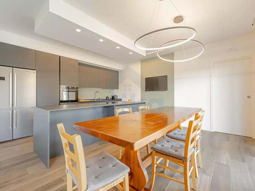 Immagine 2 di Villa in vendita  a Paese