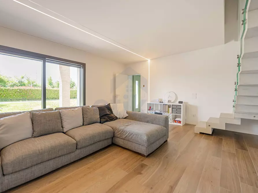 Immagine 5 di Villa in vendita  a Paese