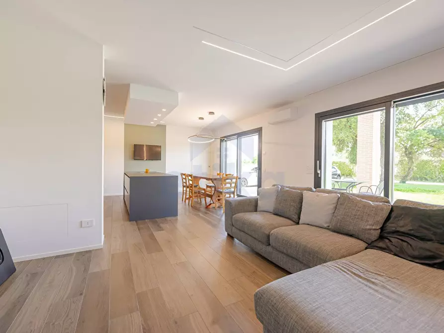 Immagine 3 di Villa in vendita  a Paese