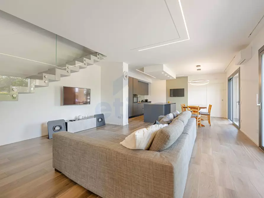 Immagine 4 di Villa in vendita  a Paese