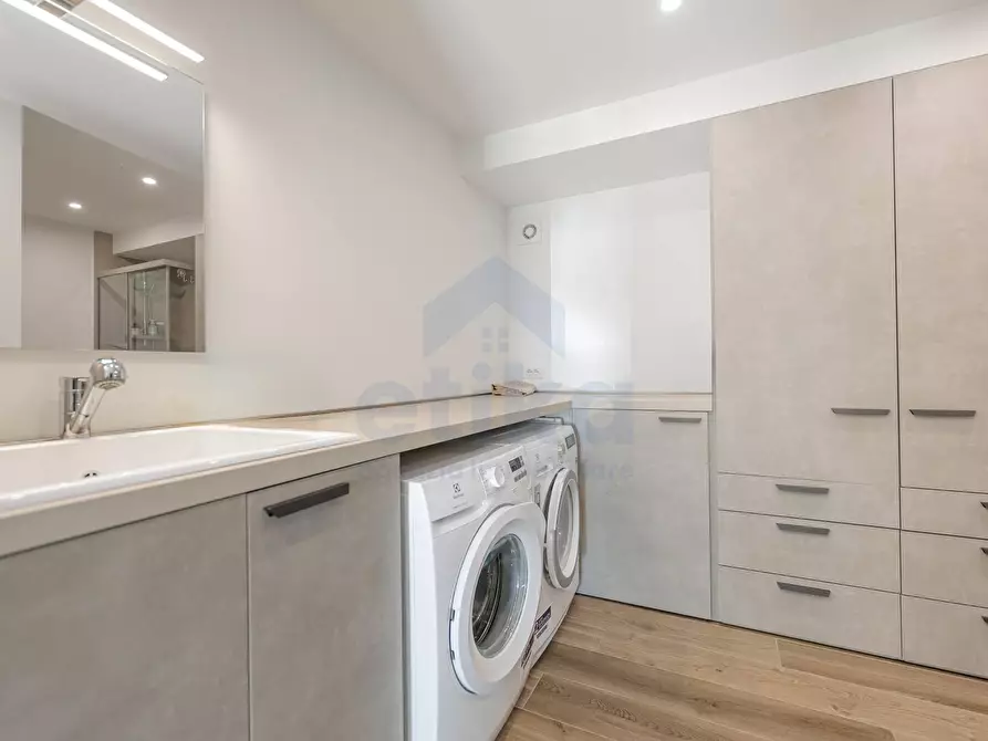 Immagine 17 di Villa in vendita  a Paese