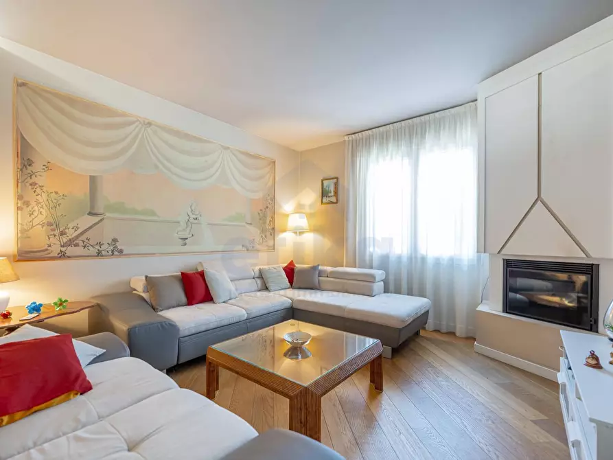 Immagine 3 di Villa in vendita  in Via dei partigiani a Paese