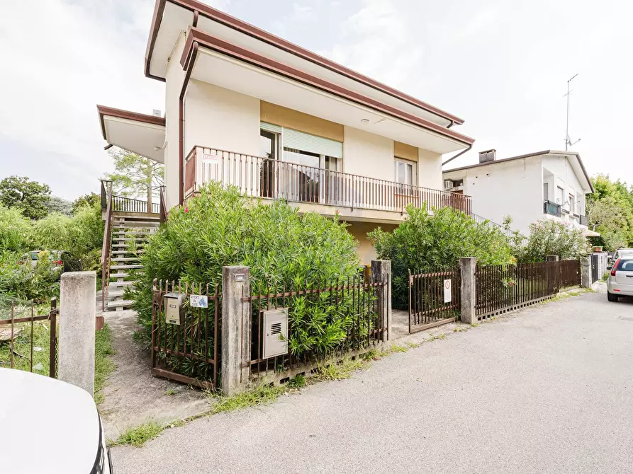 Immagine 1 di Casa indipendente in vendita  in via isonzo a Treviso