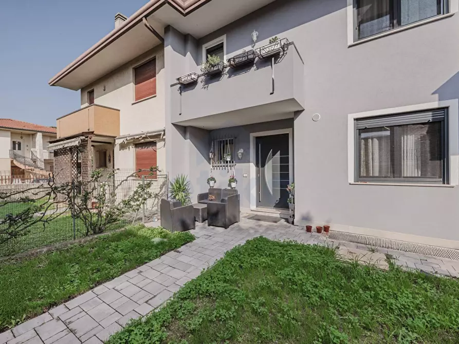 Immagine 1 di Villetta a schiera in vendita  in via divisione julia a Istrana