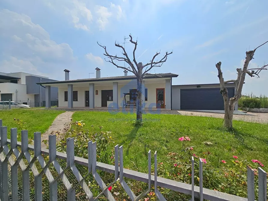 Immagine 1 di Casa indipendente in vendita  a Paese