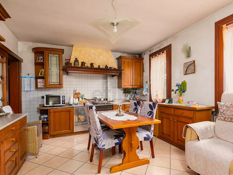 Immagine 5 di Casa bifamiliare in vendita  in via Rimembranza a Nervesa Della Battaglia