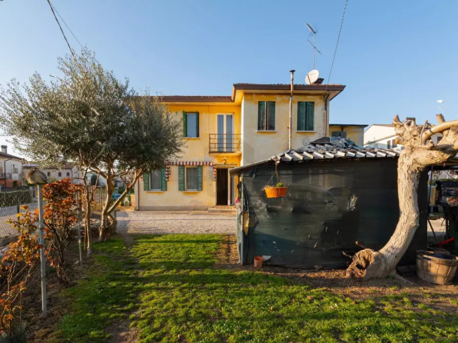 Immagine 2 di Casa indipendente in vendita  in Via Grazia Deledda a Carbonera