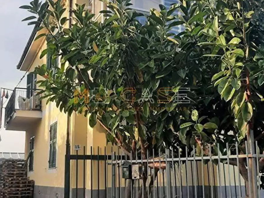 Immagine 1 di Casa indipendente in vendita  a Albenga