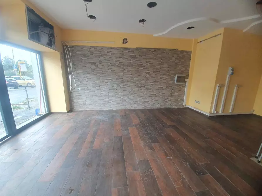 Immagine 3 di Locale commerciale in vendita  in Via Amico Aspertini a Roma