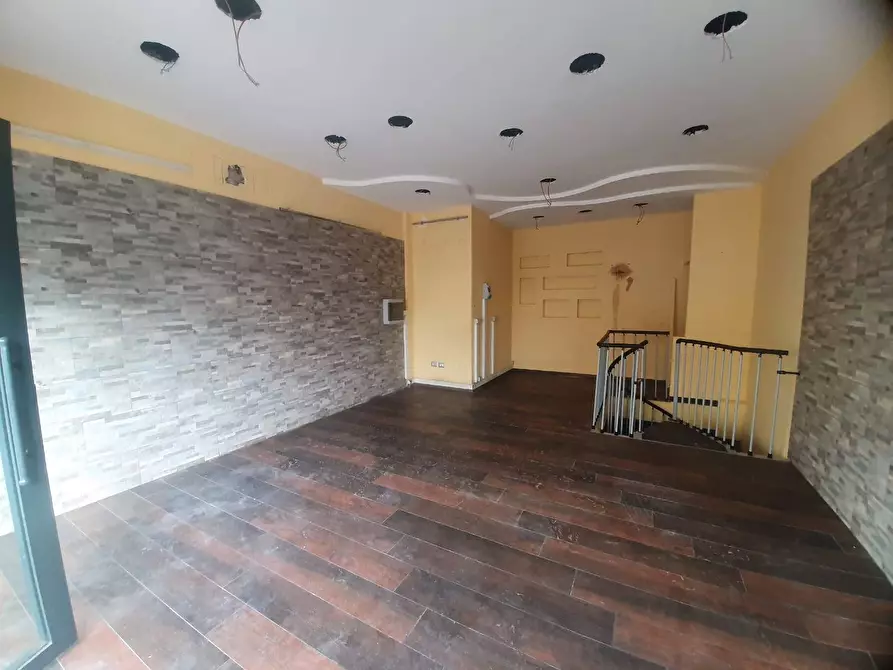 Immagine 5 di Locale commerciale in vendita  in Via Amico Aspertini a Roma