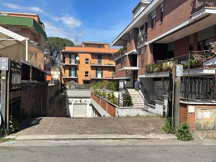 Immagine 5 di Locale commerciale in vendita  in via di S. Tarcisio a Roma
