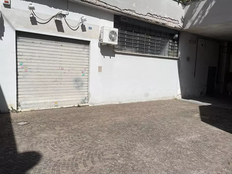 Immagine 7 di Locale commerciale in vendita  in via di S. Tarcisio a Roma