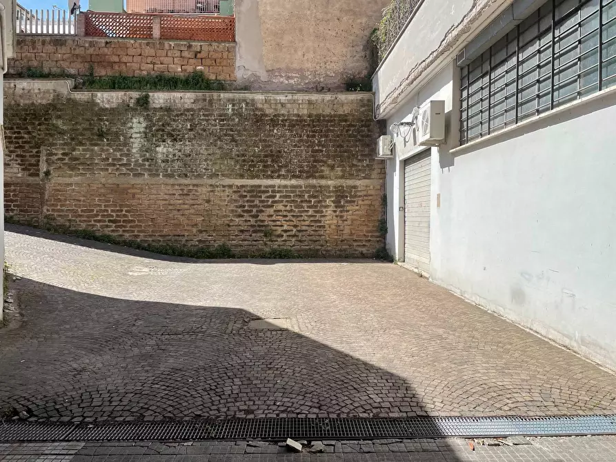 Immagine 10 di Locale commerciale in vendita  in via di S. Tarcisio a Roma