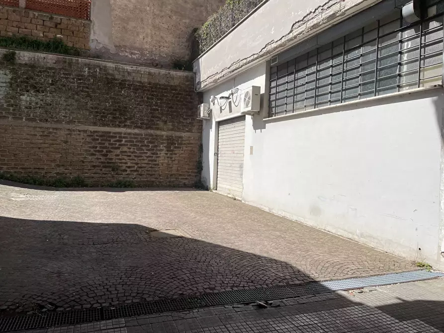 Immagine 11 di Locale commerciale in vendita  in via di S. Tarcisio a Roma