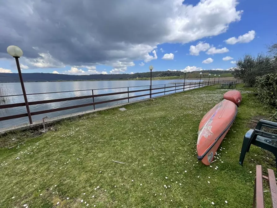 Immagine 3 di Villa in vendita  in Localià Lido dei Pioppi a Ronciglione