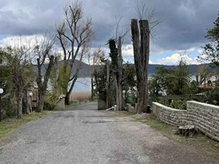 Immagine 9 di Villa in vendita  in Localià Lido dei Pioppi a Ronciglione
