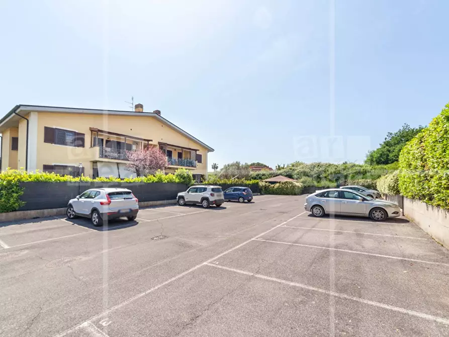 Immagine 28 di Appartamento in vendita  in Via Quadrelle a Roma