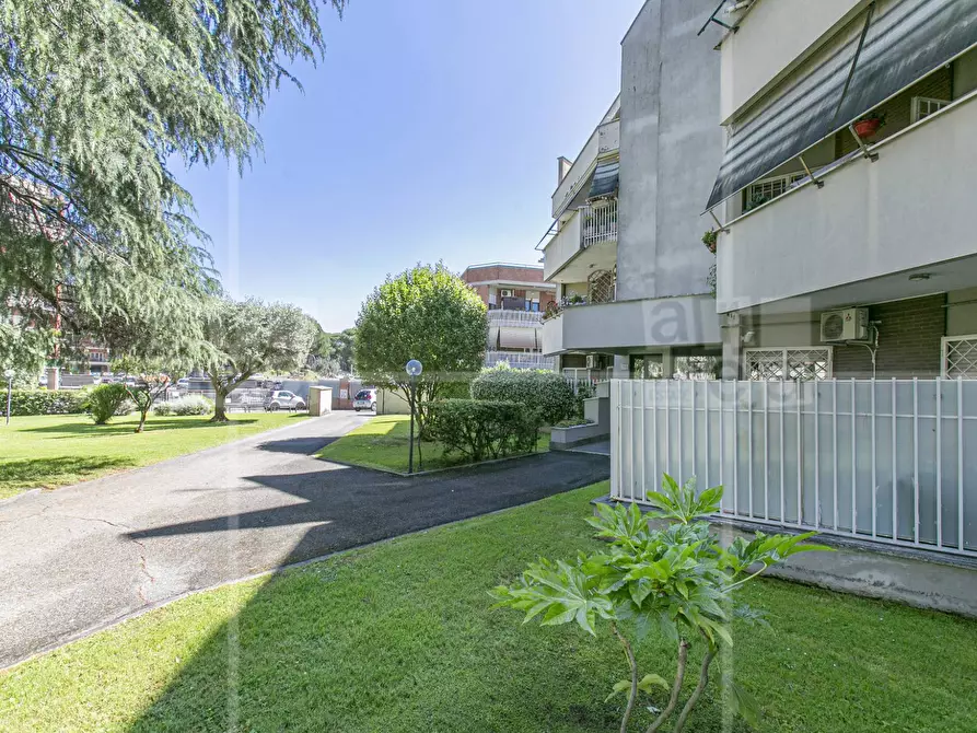 Immagine 2 di Appartamento in vendita  in Via Roberto Lepetit a Roma