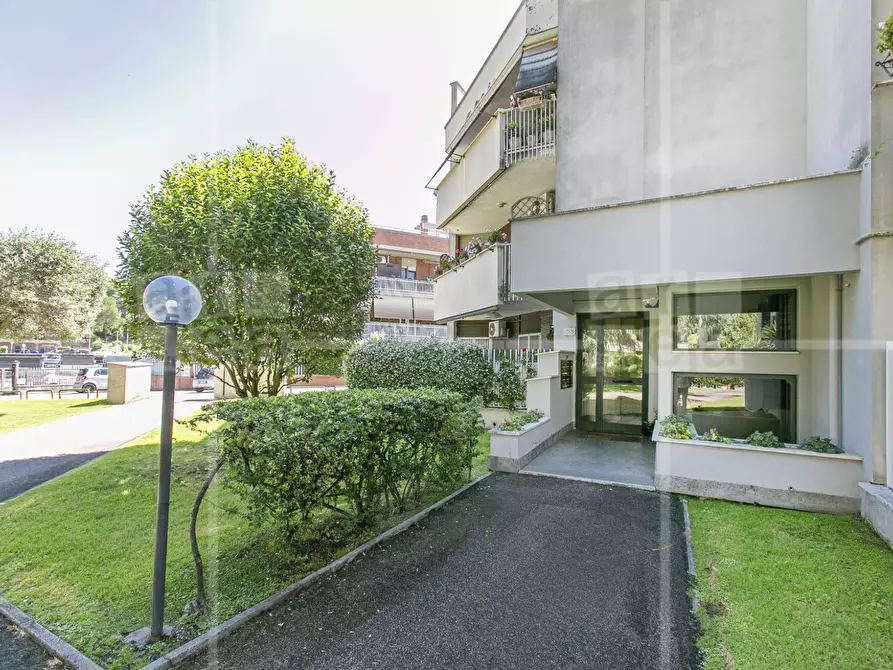 Immagine 3 di Appartamento in vendita  in Via Roberto Lepetit a Roma