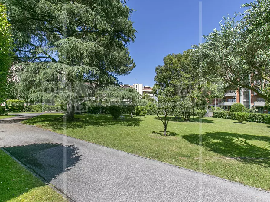 Immagine 4 di Appartamento in vendita  in Via Roberto Lepetit a Roma