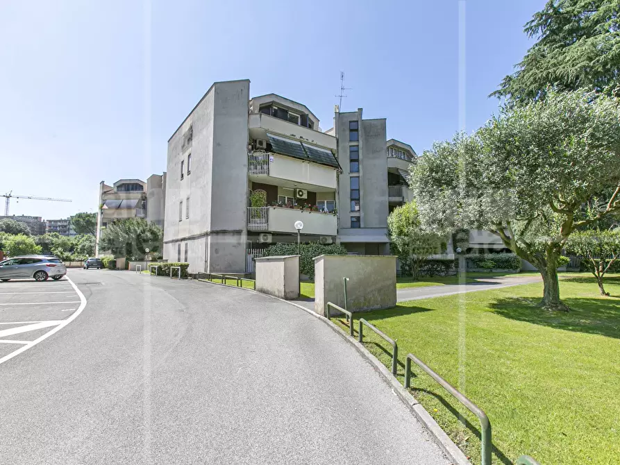 Immagine 5 di Appartamento in vendita  in Via Roberto Lepetit a Roma