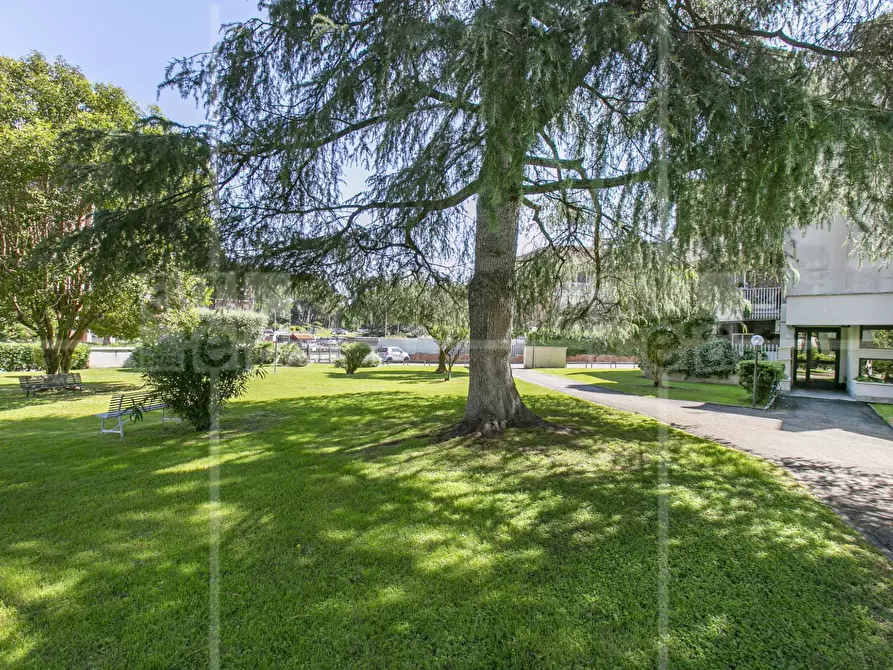 Immagine 7 di Appartamento in vendita  in Via Roberto Lepetit a Roma