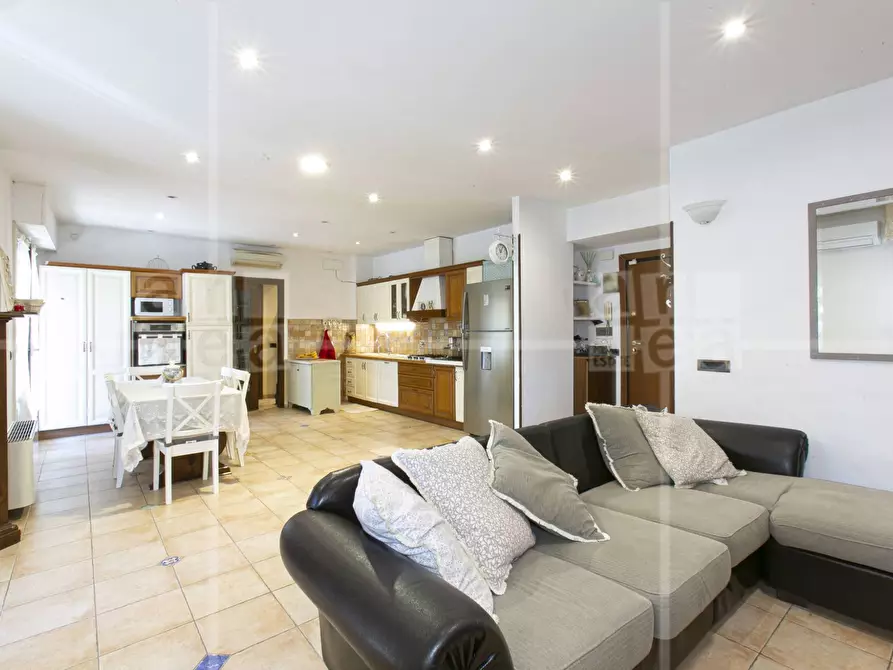 Immagine 10 di Appartamento in vendita  in Via Roberto Lepetit a Roma