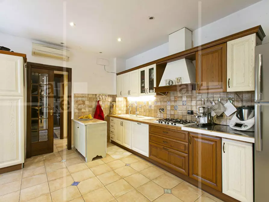 Immagine 15 di Appartamento in vendita  in Via Roberto Lepetit a Roma