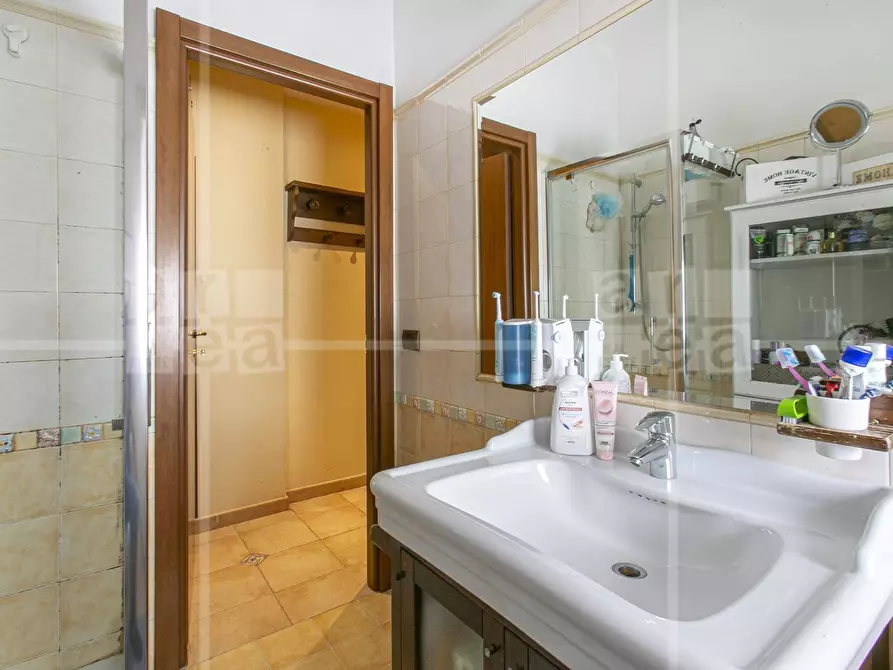 Immagine 18 di Appartamento in vendita  in Via Roberto Lepetit a Roma