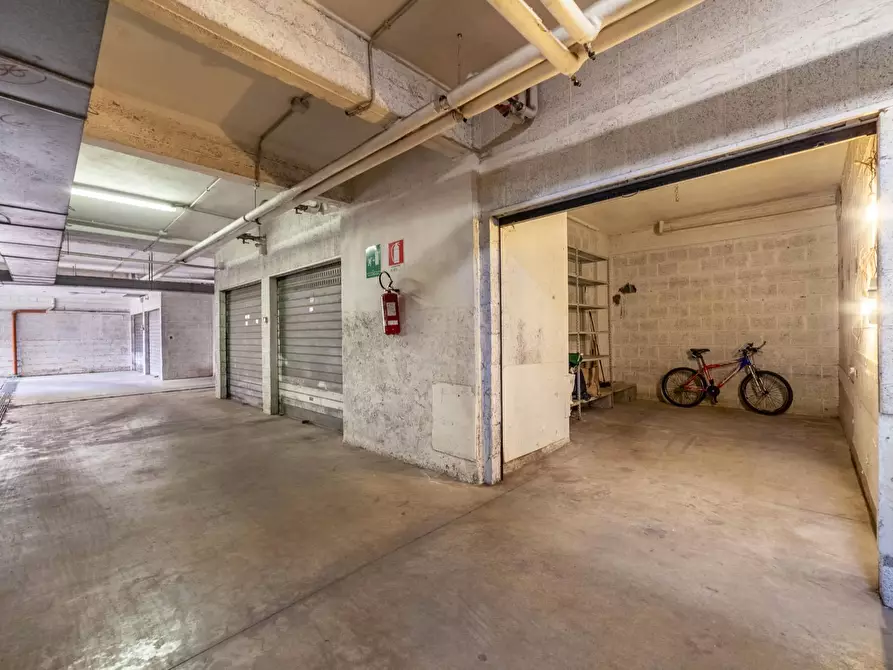 Immagine 9 di Box auto in vendita  in Via Costanzo Casana a Roma