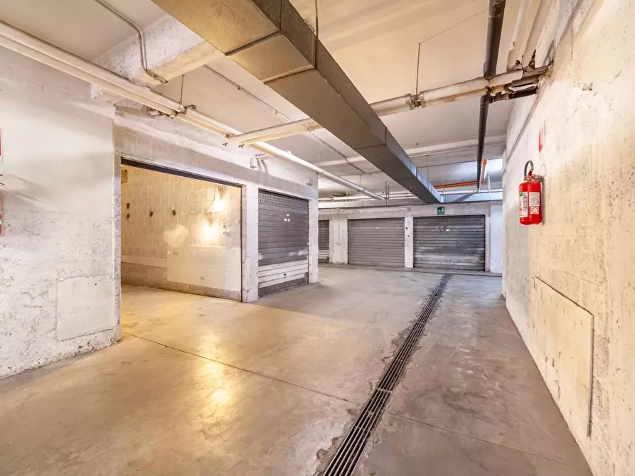 Immagine 10 di Box auto in vendita  in Via Costanzo Casana a Roma