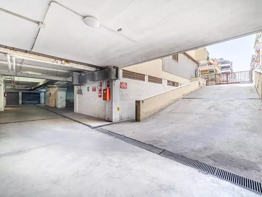 Immagine 12 di Box auto in vendita  in Via Costanzo Casana a Roma