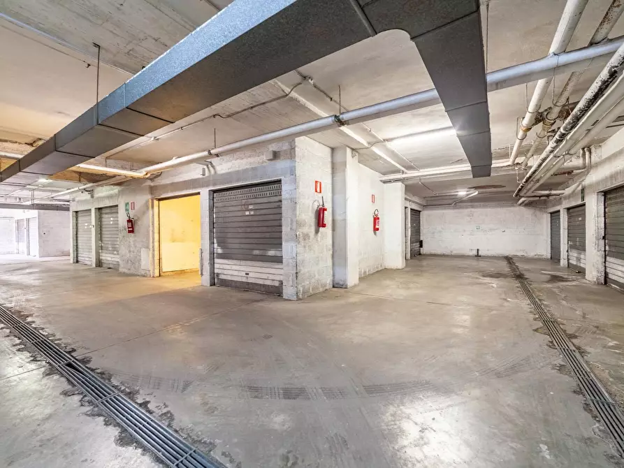 Immagine 13 di Box auto in vendita  in Via Costanzo Casana a Roma