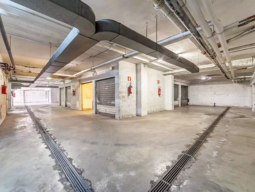 Immagine 14 di Box auto in vendita  in Via Costanzo Casana a Roma