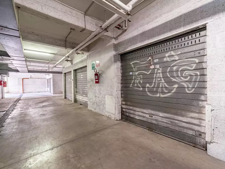 Immagine 17 di Box auto in vendita  in Via Costanzo Casana a Roma