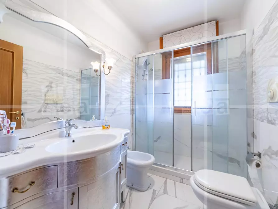 Immagine 13 di Appartamento in vendita  in Via Carlo Ludovico Bragaglia a Roma