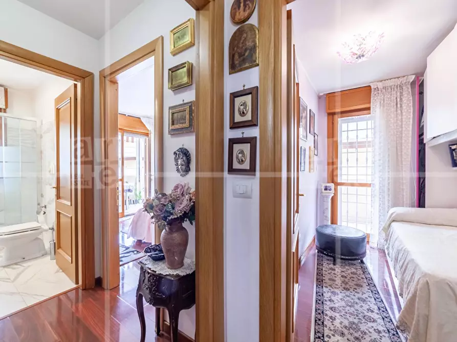 Immagine 12 di Appartamento in vendita  in Via Carlo Ludovico Bragaglia a Roma