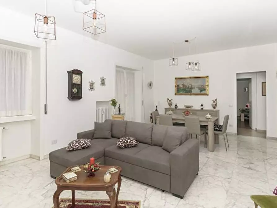 Immagine 2 di Appartamento in vendita  in Via Basilio Bricci a Roma