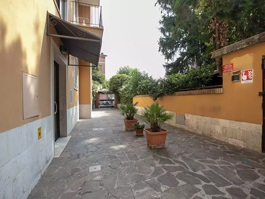 Immagine 29 di Appartamento in vendita  in Via Sesto Celere a Roma