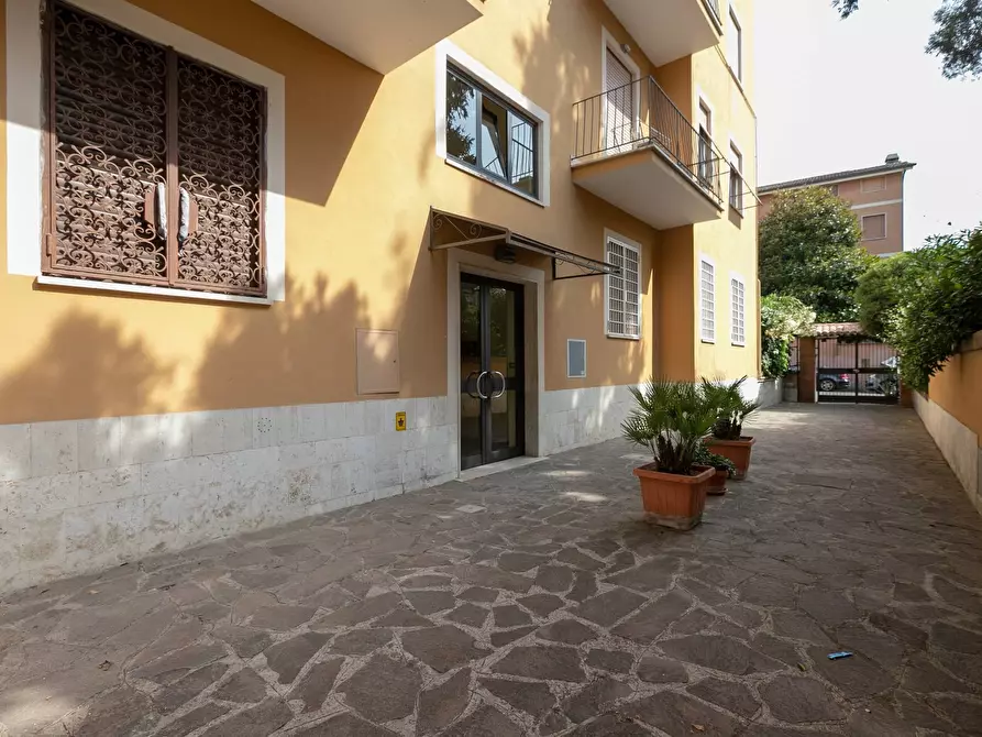 Immagine 30 di Appartamento in vendita  in Via Sesto Celere a Roma