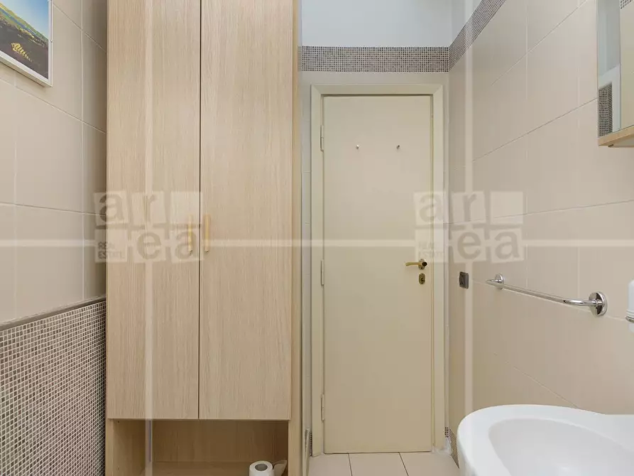 Immagine 19 di Appartamento in vendita  in Largo Alfredo Oriani a Roma