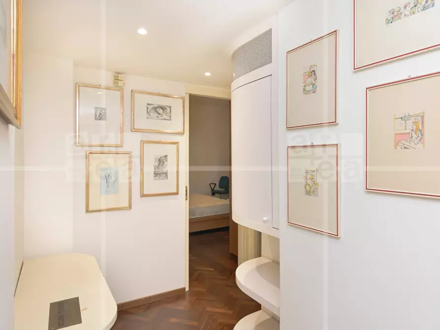 Immagine 6 di Appartamento in vendita  in Largo Alfredo Oriani a Roma