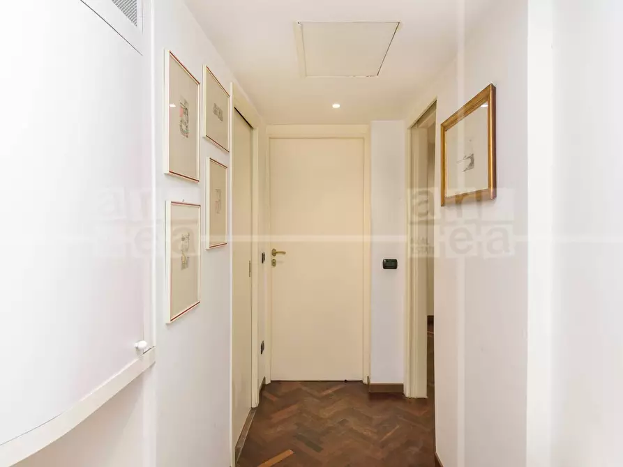 Immagine 5 di Appartamento in vendita  in Largo Alfredo Oriani a Roma