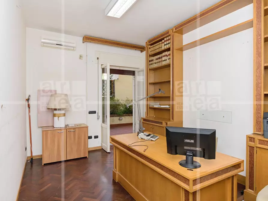 Immagine 10 di Appartamento in vendita  in Largo Alfredo Oriani a Roma