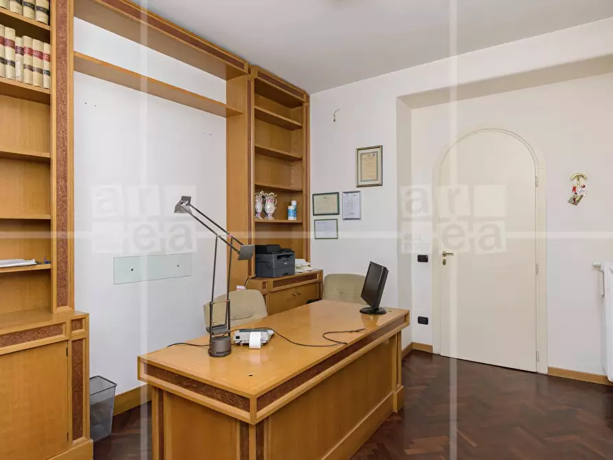 Immagine 11 di Appartamento in vendita  in Largo Alfredo Oriani a Roma