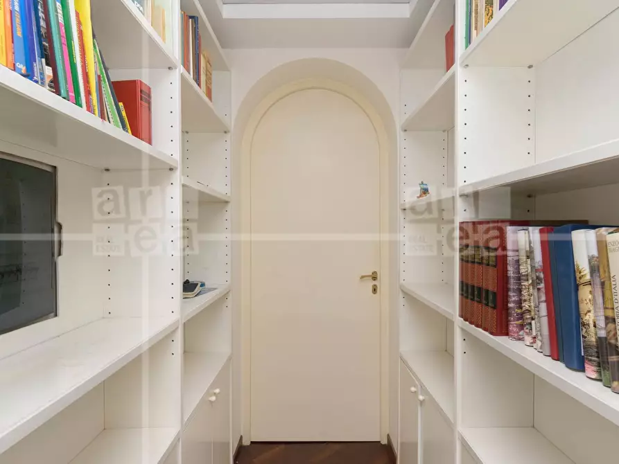 Immagine 3 di Appartamento in vendita  in Largo Alfredo Oriani a Roma