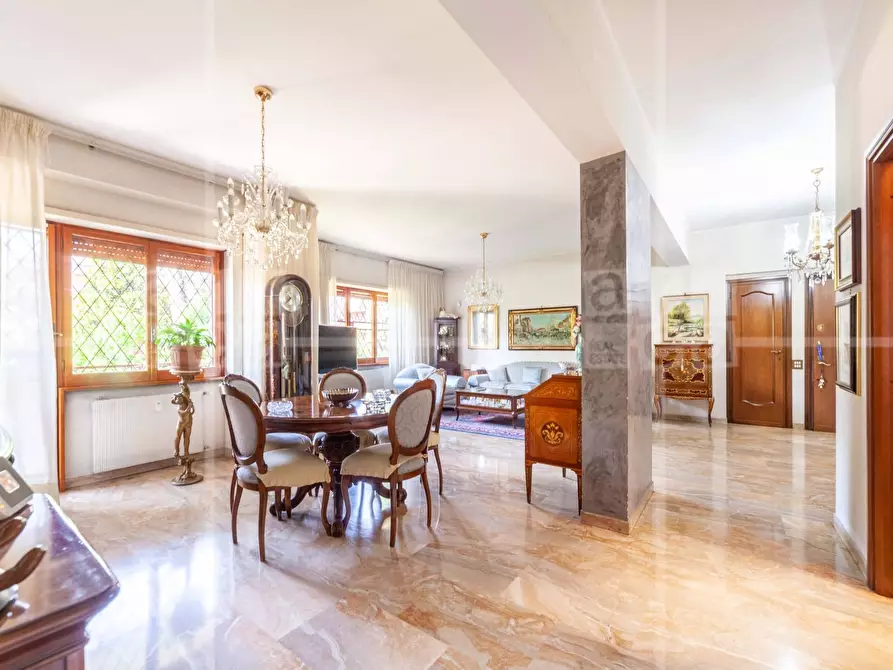 Immagine 3 di Appartamento in vendita  in Via Degli Estensi a Roma